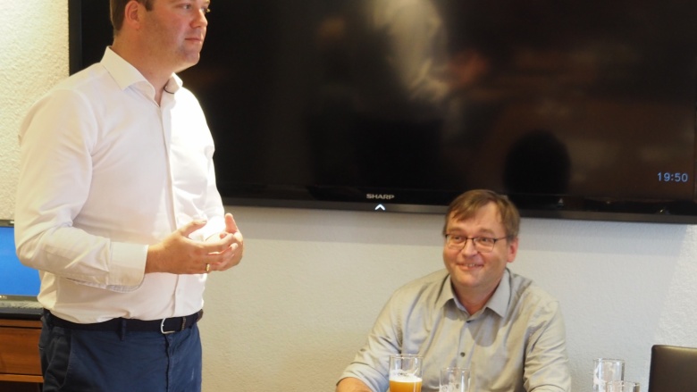 Vortrag Felix Schreiner (Und auch wenn sein Apfelschorle fast leer ist, manchmal hat der Ortsvorsitzende mehr zu lachen als der Bundestagsabgeordnete)