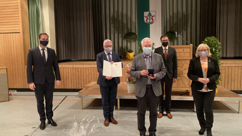 Felix Schreiner, Guido Wolf, Helmut Eckert, Christian Dröse und Sabine Hartmann-Müller bei der Verleihung der Staufermedaille.